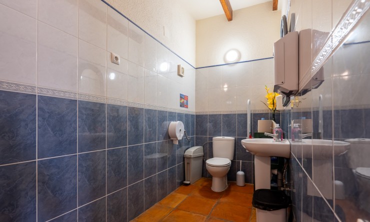 Resale - Commercial -
Sagra - Center