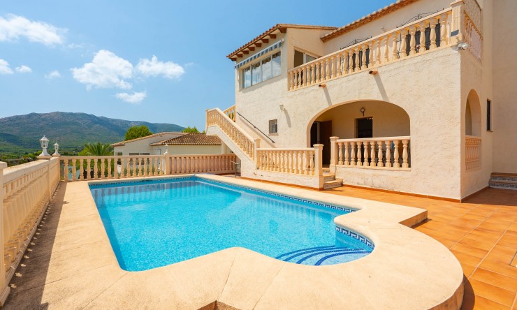 Resale - Villa -
Jalón - La Almazara