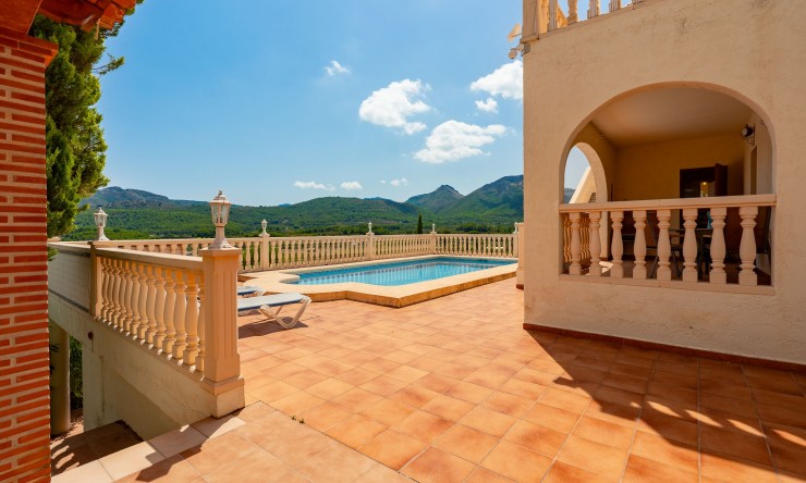 Resale - Villa -
Jalón - La Almazara