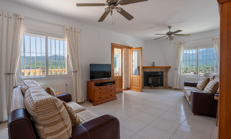 Resale - Villa -
Jalón - La Almazara