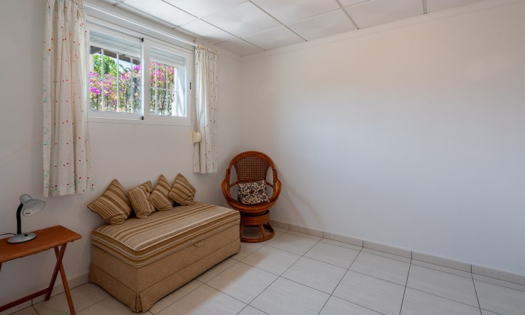 Resale - Villa -
Jalón - La Almazara