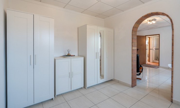 Resale - Villa -
Jalón - La Almazara