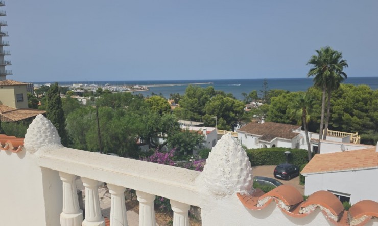 Resale - Villa -
Denia