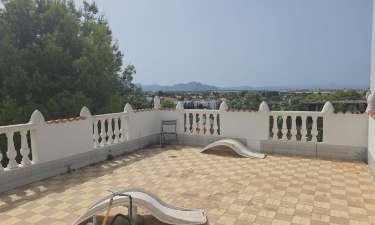 Resale - Villa -
Denia