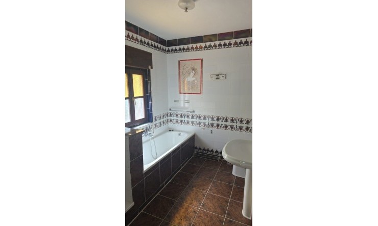 Resale - Villa -
Denia