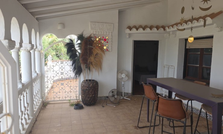Resale - Villa -
Denia