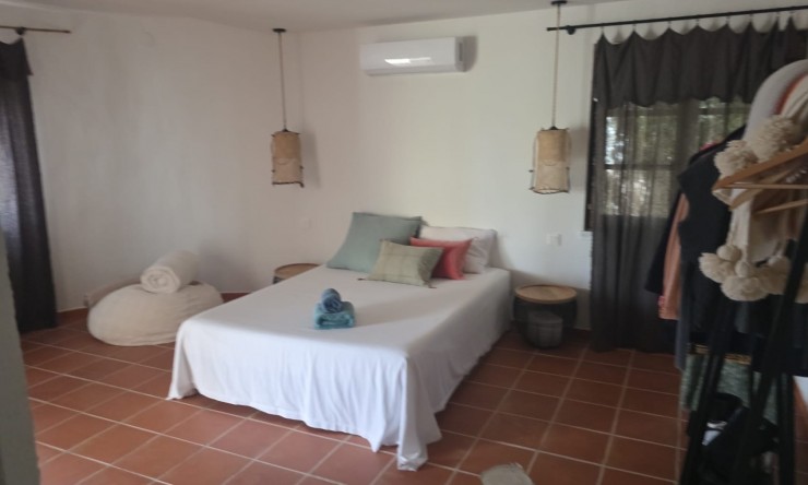Resale - Villa -
Denia