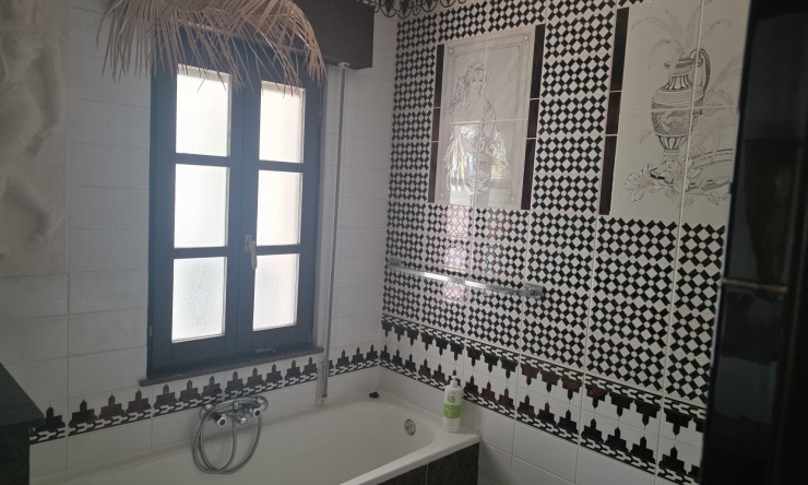 Resale - Villa -
Denia