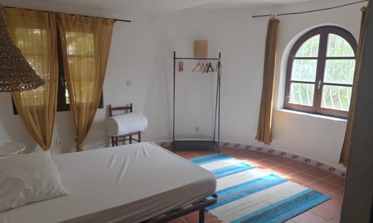 Resale - Villa -
Denia