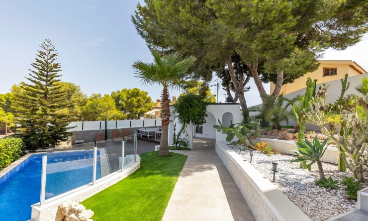 Resale - Villa -
Torrevieja - Los Balcones