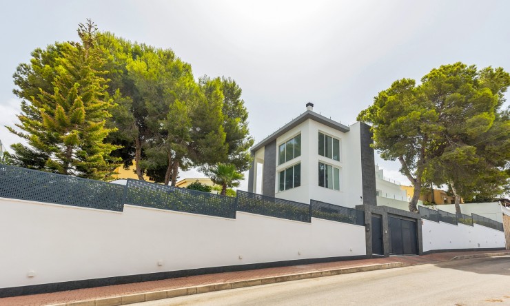Resale - Villa -
Torrevieja - Los Balcones