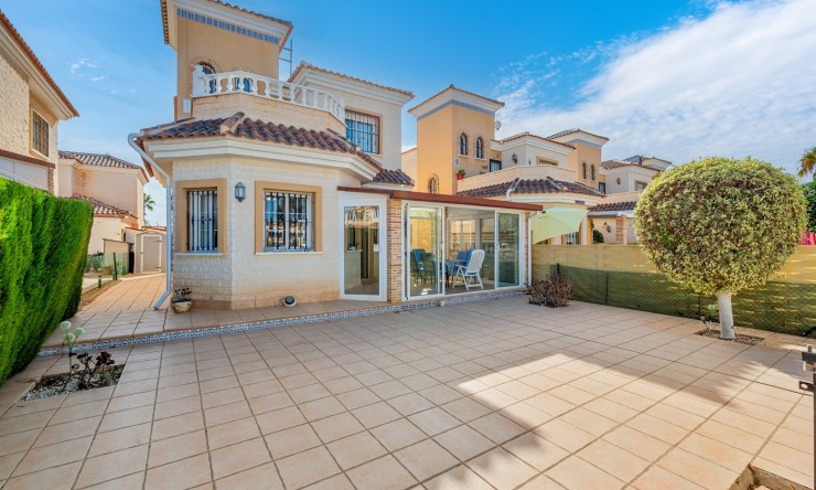 Resale - Villa -
Guardamar del Segura