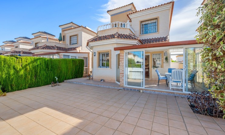 Resale - Villa -
Guardamar del Segura