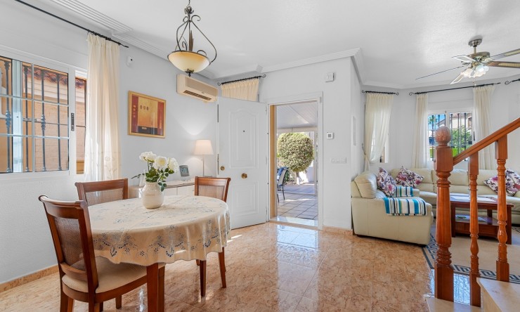 Resale - Villa -
Guardamar del Segura