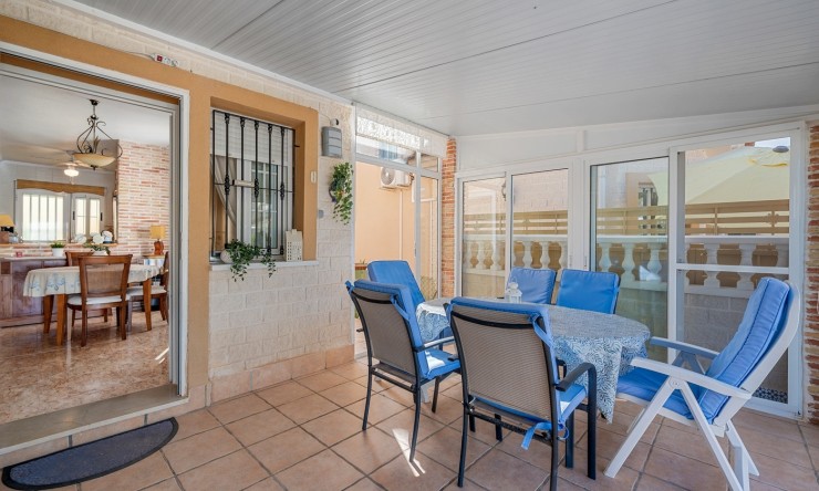 Resale - Villa -
Guardamar del Segura