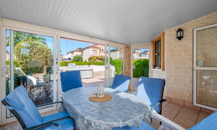 Resale - Villa -
Guardamar del Segura