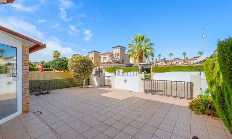 Resale - Villa -
Guardamar del Segura