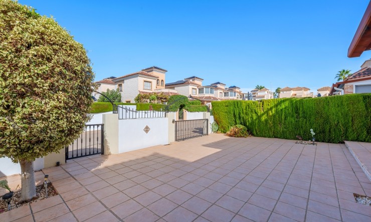 Resale - Villa -
Guardamar del Segura