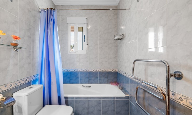 Resale - Villa -
Guardamar del Segura