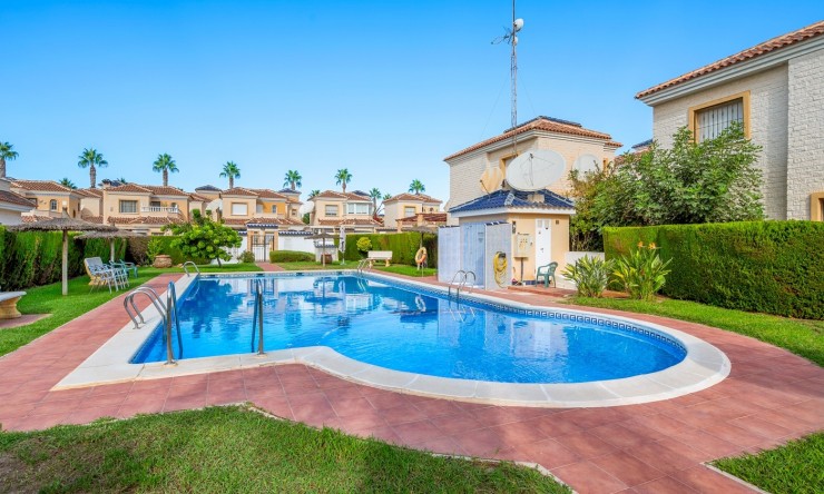 Resale - Villa -
Guardamar del Segura
