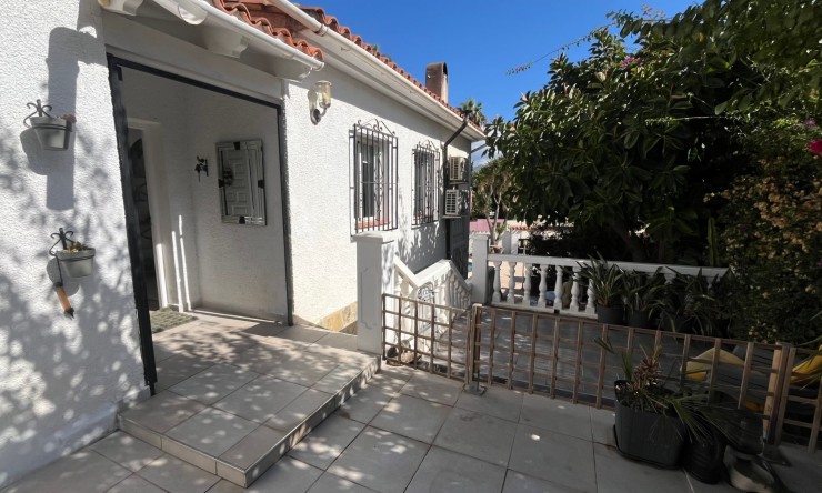 Resale - Villa -
L'Alfàs del Pi - Escandinavia - Cautivador