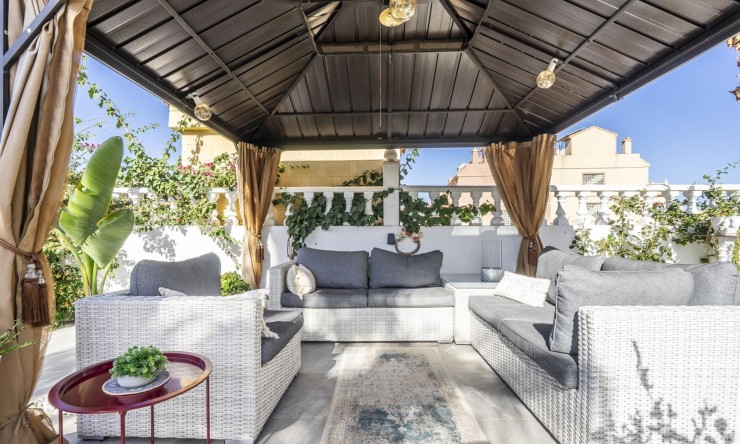 Resale - Townhouse -
Sierra Golf