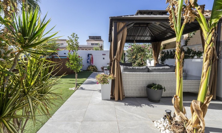 Resale - Townhouse -
Sierra Golf