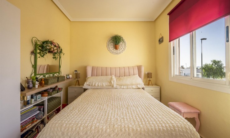 Resale - Townhouse -
Sierra Golf