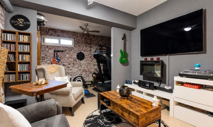 Resale - Townhouse -
Sierra Golf