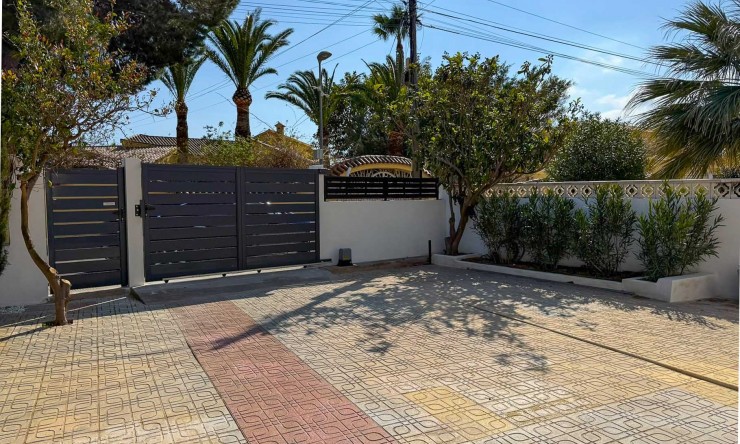 Resale - Villa -
La Nucía - Nucia Park