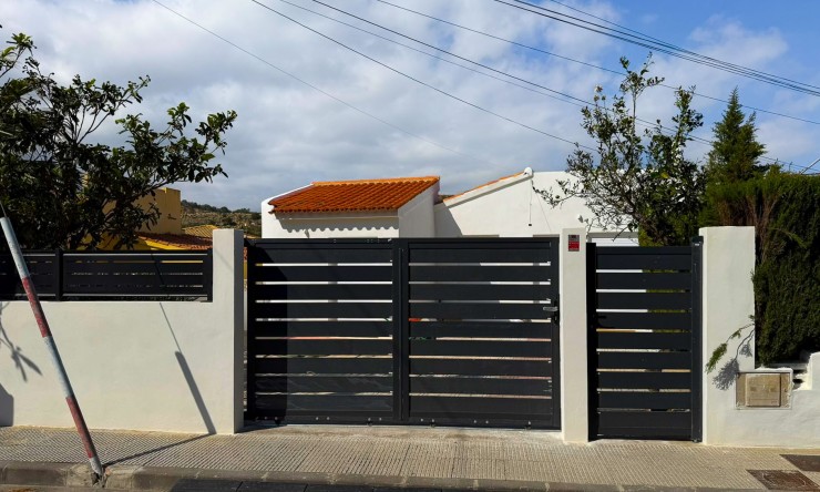 Resale - Villa -
La Nucía - Nucia Park