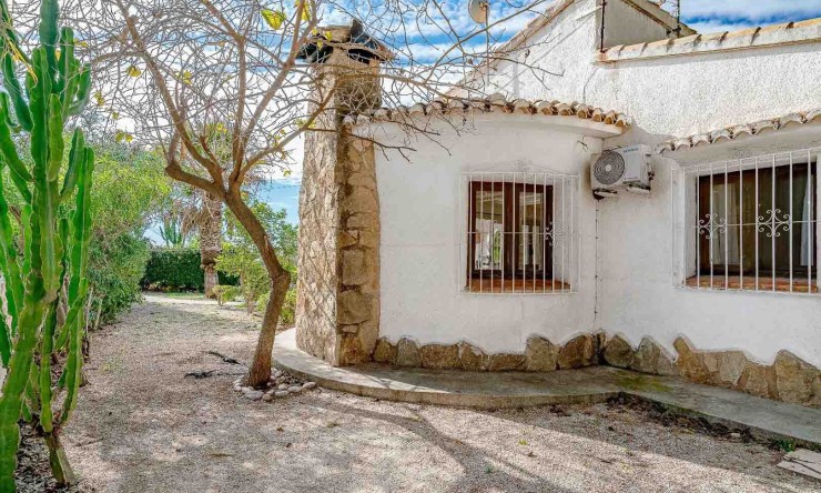 Resale - Villa -
Moraira - Arnella