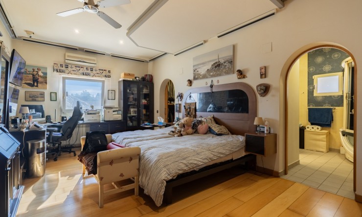 Resale - Villa -
Calpe - Partida Les Cucarres