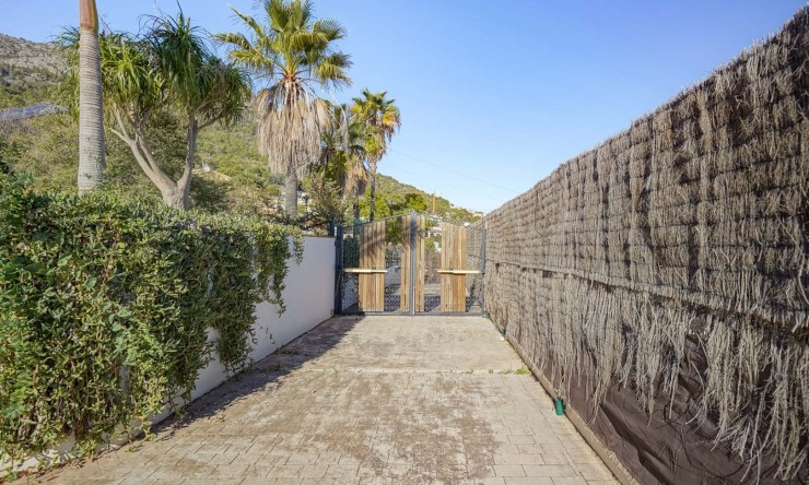 Resale - Villa -
Calpe - Partida Les Cucarres