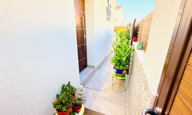 Resale - Semi detached -
Los Montesinos - La Herada