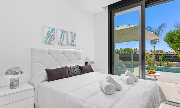 Resale - Villa -
El Campello - El Amerador