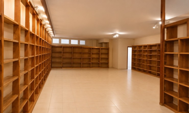 Herverkoop - Reclame -
Moraira - Casco Urbano