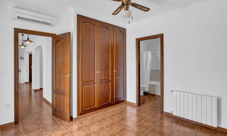 Reventa - Villa -
Orba