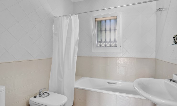 Reventa - Villa -
Orba