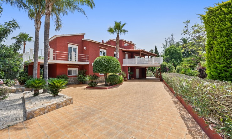 Resale - Villa -
Denia - El Puerto
