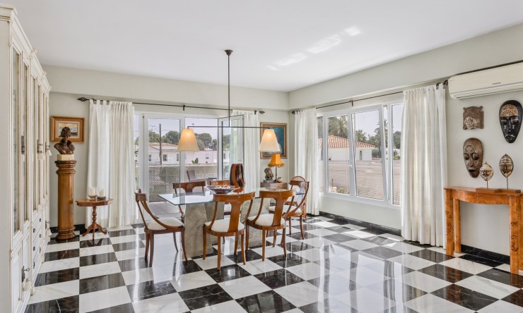 Resale - Villa -
Denia - El Puerto