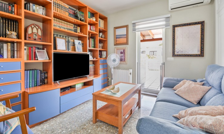 Resale - Villa -
Denia - El Puerto