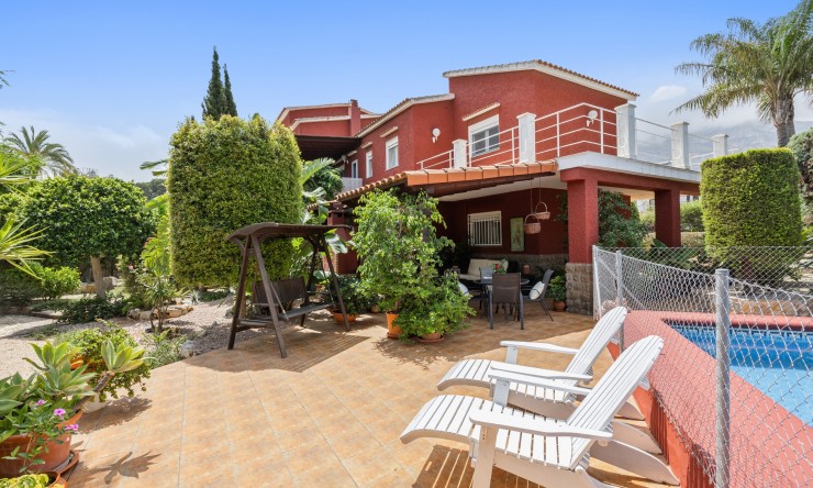 Resale - Villa -
Denia - El Puerto