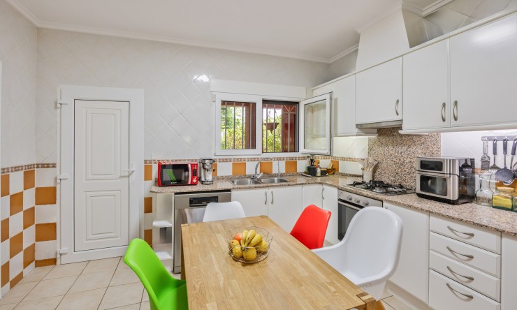 Resale - Villa -
Denia - El Puerto