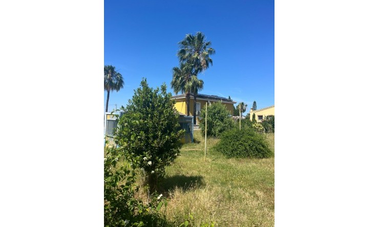 Herverkoop - Stedelijke bouwgrond -
Denia - La Pedrera - Vessanes