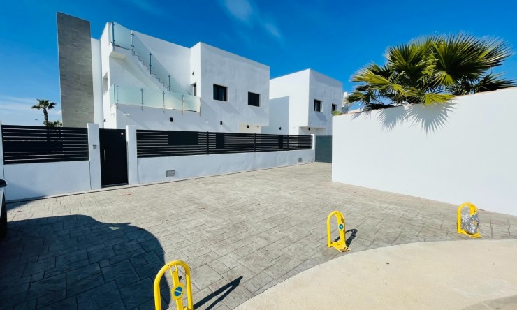 Neue Gebäude - Villa -
Torrevieja
