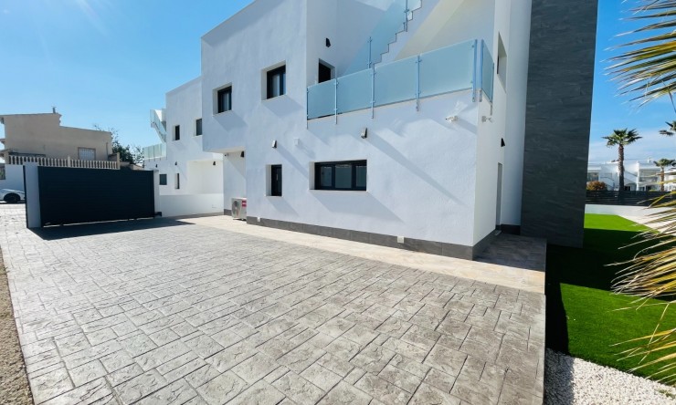 Neue Gebäude - Villa -
Torrevieja
