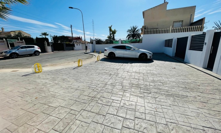 Neue Gebäude - Villa -
Torrevieja