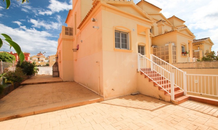 Rynek Wtórny - willa w zabudowie bliźniaczej -
Calpe - Casanova