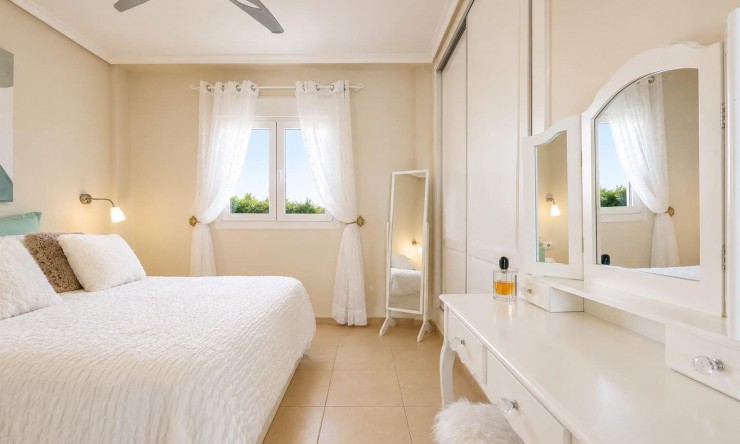 Resale - Apartment -
Altaona Golf and Country Club
